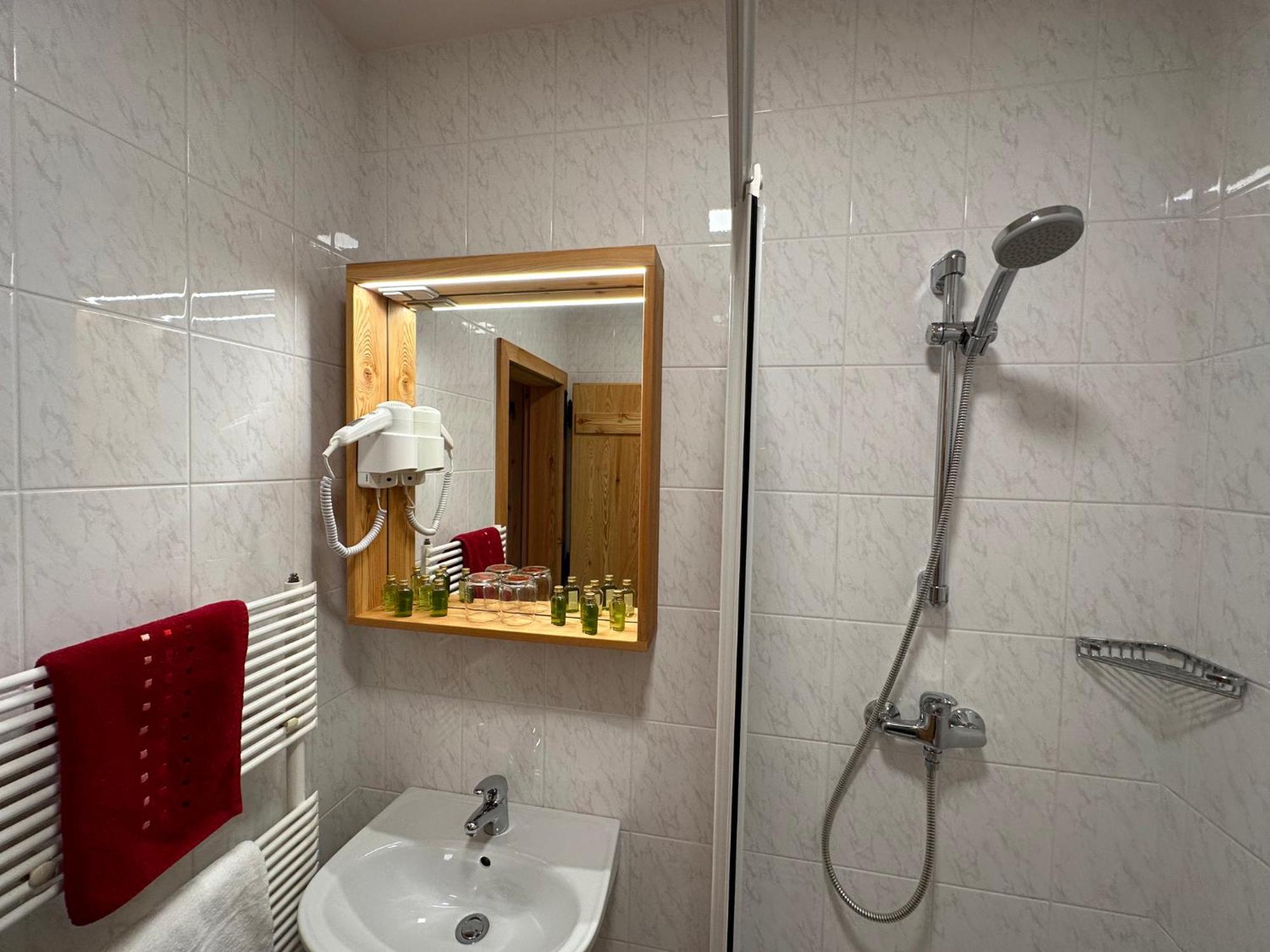Hotel Surc Kranjska Gora Exteriör bild