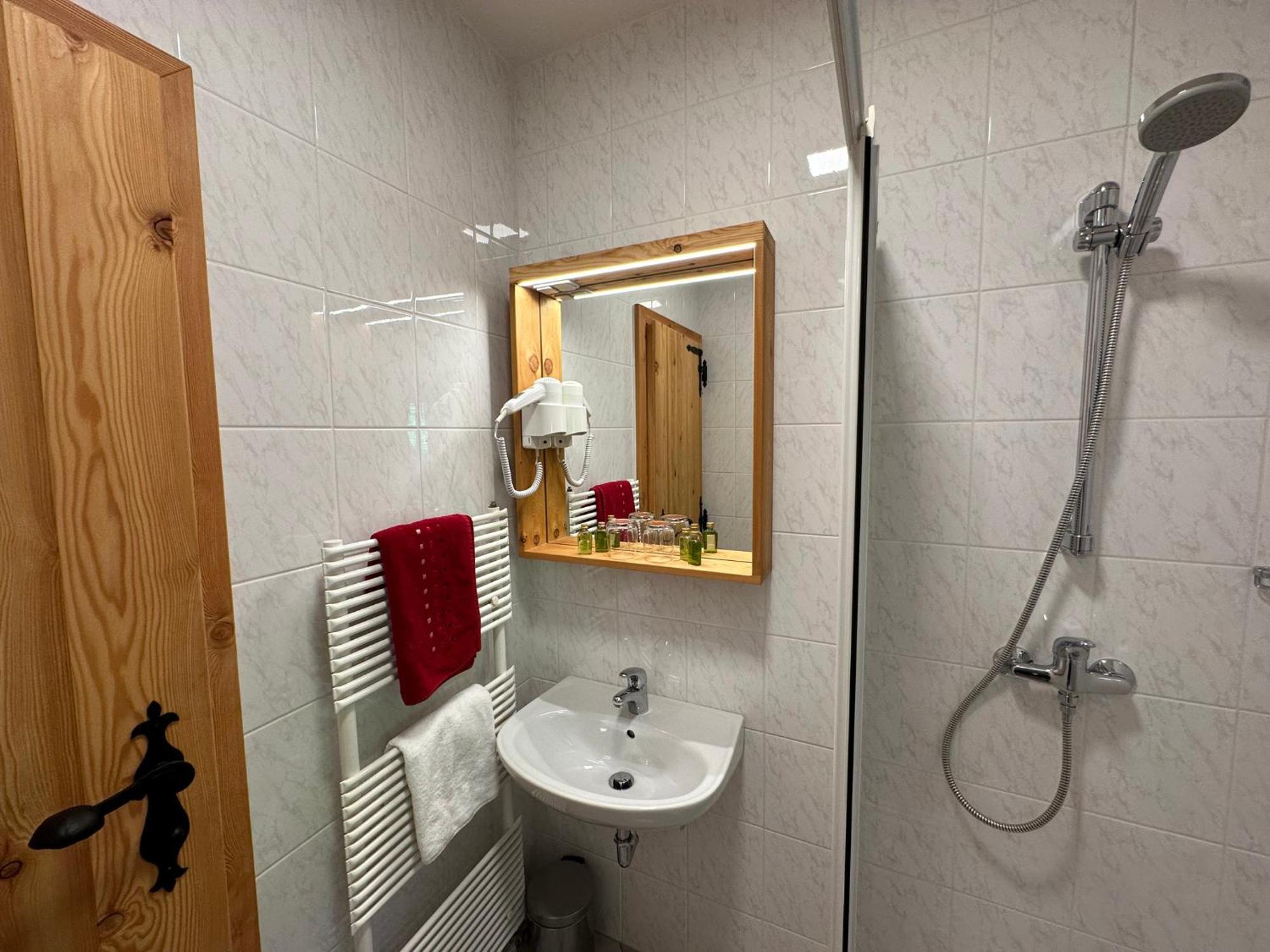 Hotel Surc Kranjska Gora Exteriör bild