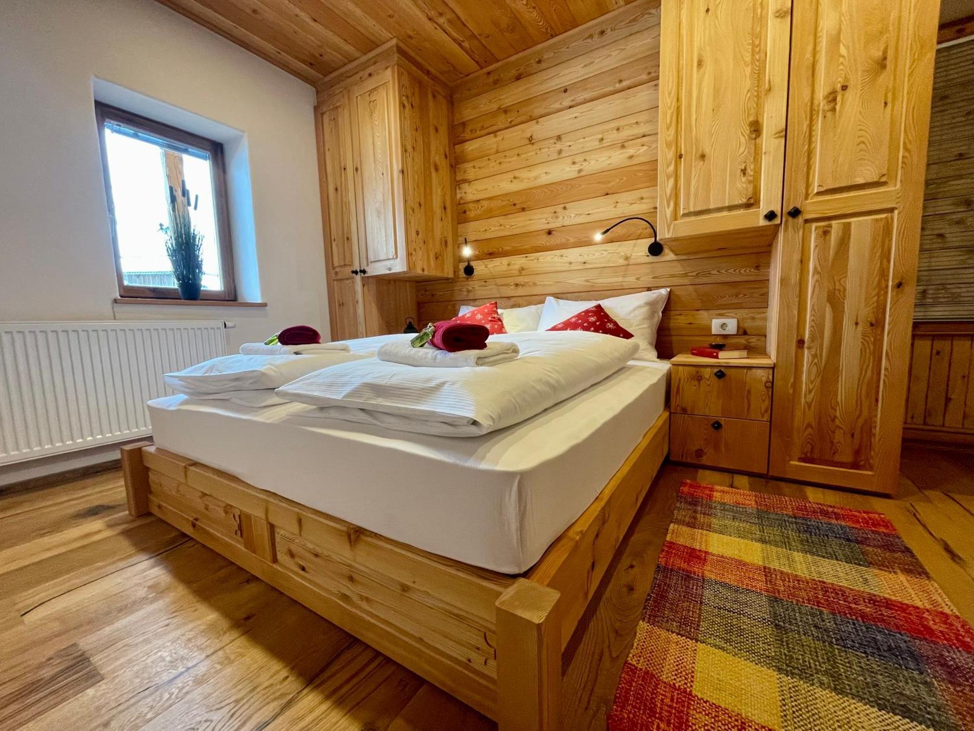 Hotel Surc Kranjska Gora Rum bild